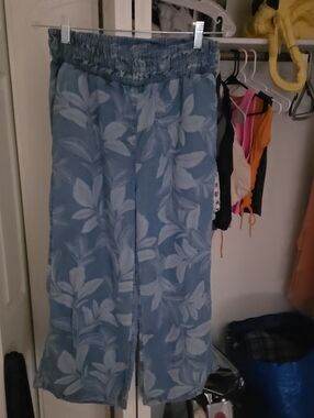 Women's Blue Floral Cropped Wide-Leg Pants